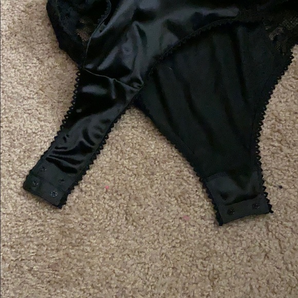 1 piece “leotard” style underwire zip up lingerie - Picture 3 of 8